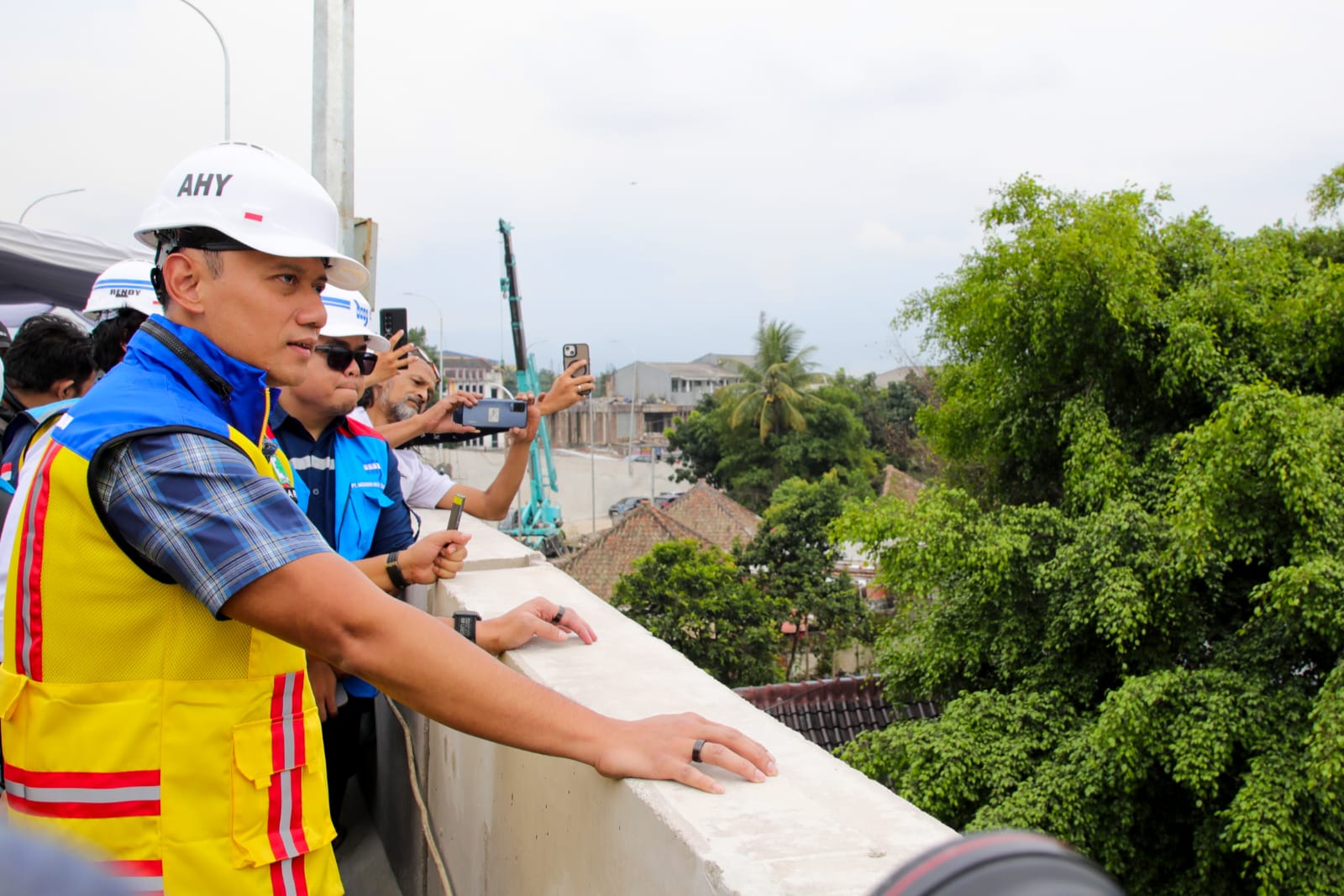 Tingkatkan Konektivitas dan Urai Kemacetan, Menko AHY Tinjau Progres Flyover Nurtanio Bandung