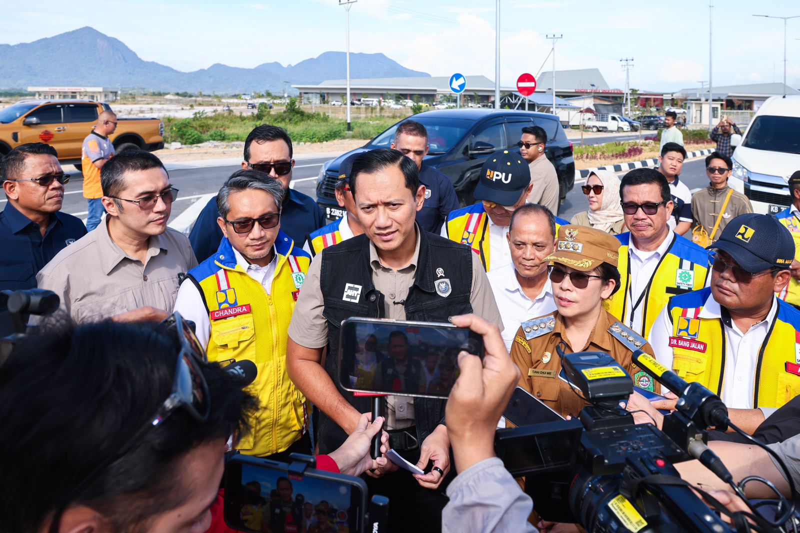 Tinjau Jalan Akses Bandara Singkawang, Menko AHY Pastikan Dukungan Infrastruktur Berkelanjutan Wilayah Perbatasan
