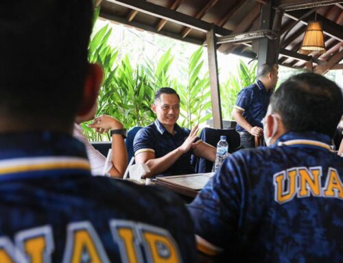 AHY Berkunjung ke Unair, Bertemu Dosen & Teman Sekelas Hingga Makan Siang di Wapo