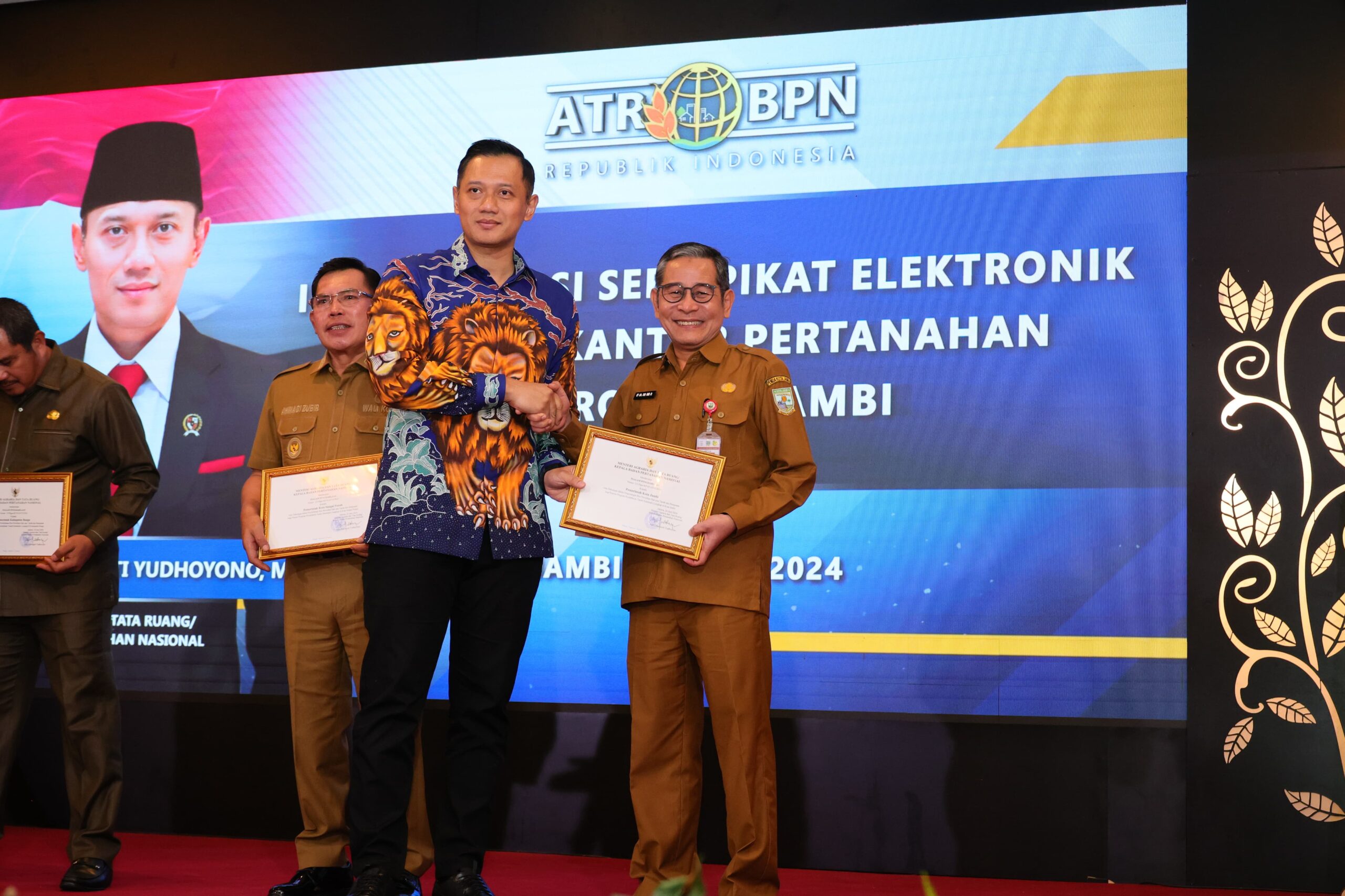 Menteri AHY beri 4 Penghargaan ke 4 Pemerintahh Kabupaten/Kota di Jambi