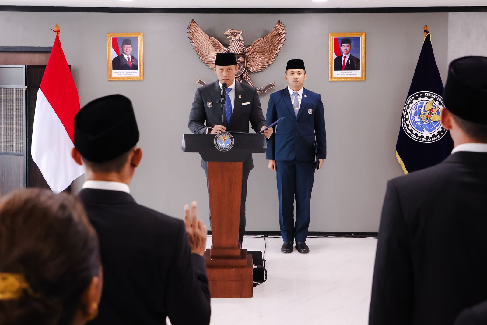 Lantik Pejabat Kemenko Infra, Menko AHY: Jadi Garda Terdepan dalam Pembangunan Infrastruktur dan Wilayah di Indonesia
