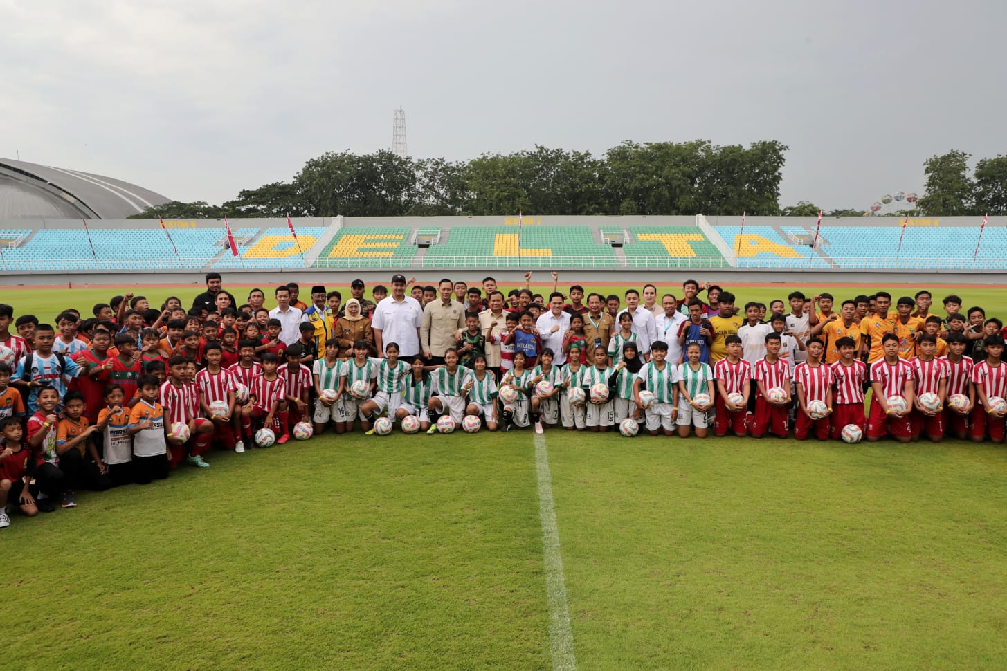 Dampingi Presiden Resmikan 17 Stadion, Menko AHY Ajak Pemda Bersinergi Kelola Secara Baik