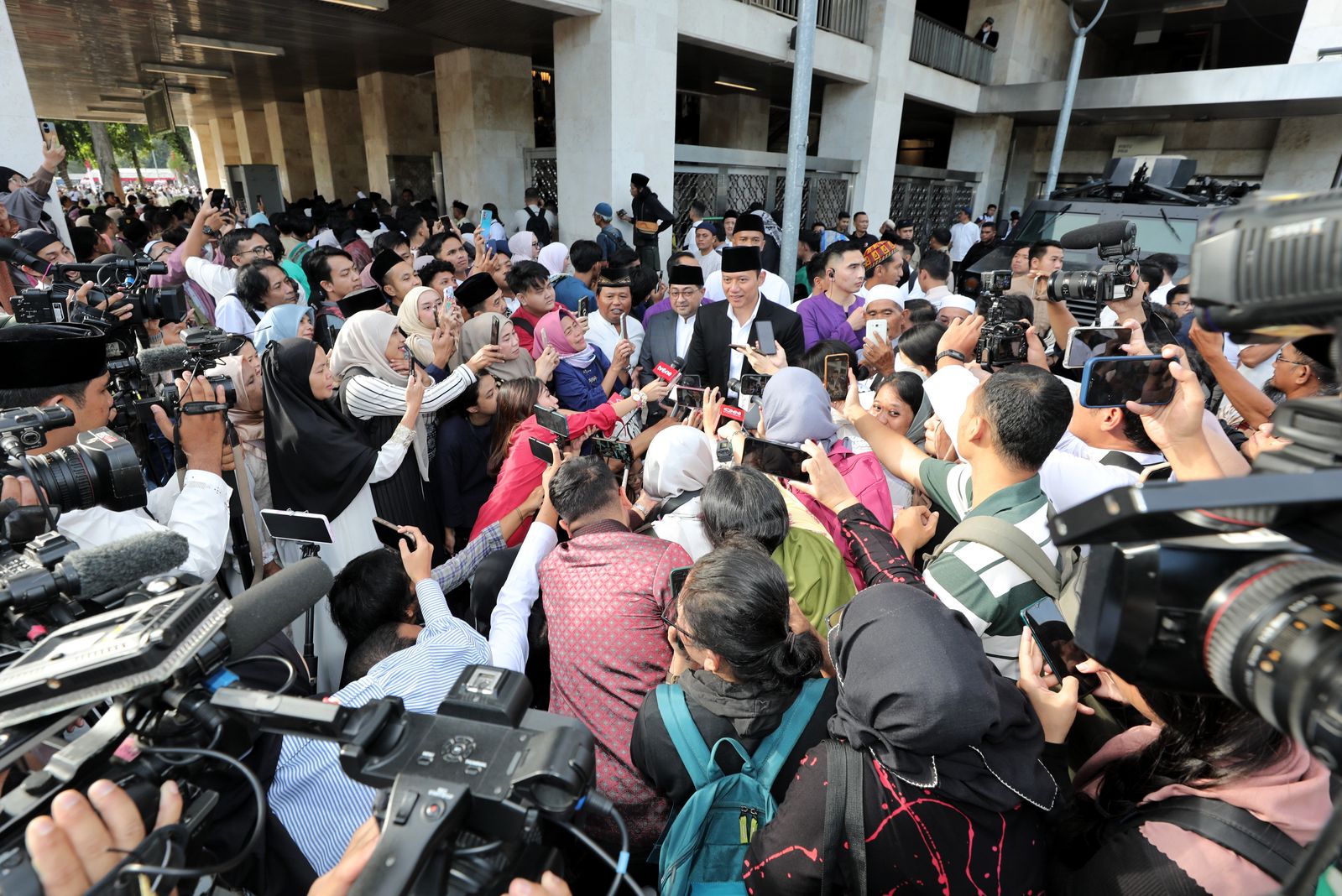 Salat Idul Fitri di Masjid Istiqlal, Menko AHY Sampaikan Pesan Kebersamaan dan Harapan untuk Indonesia