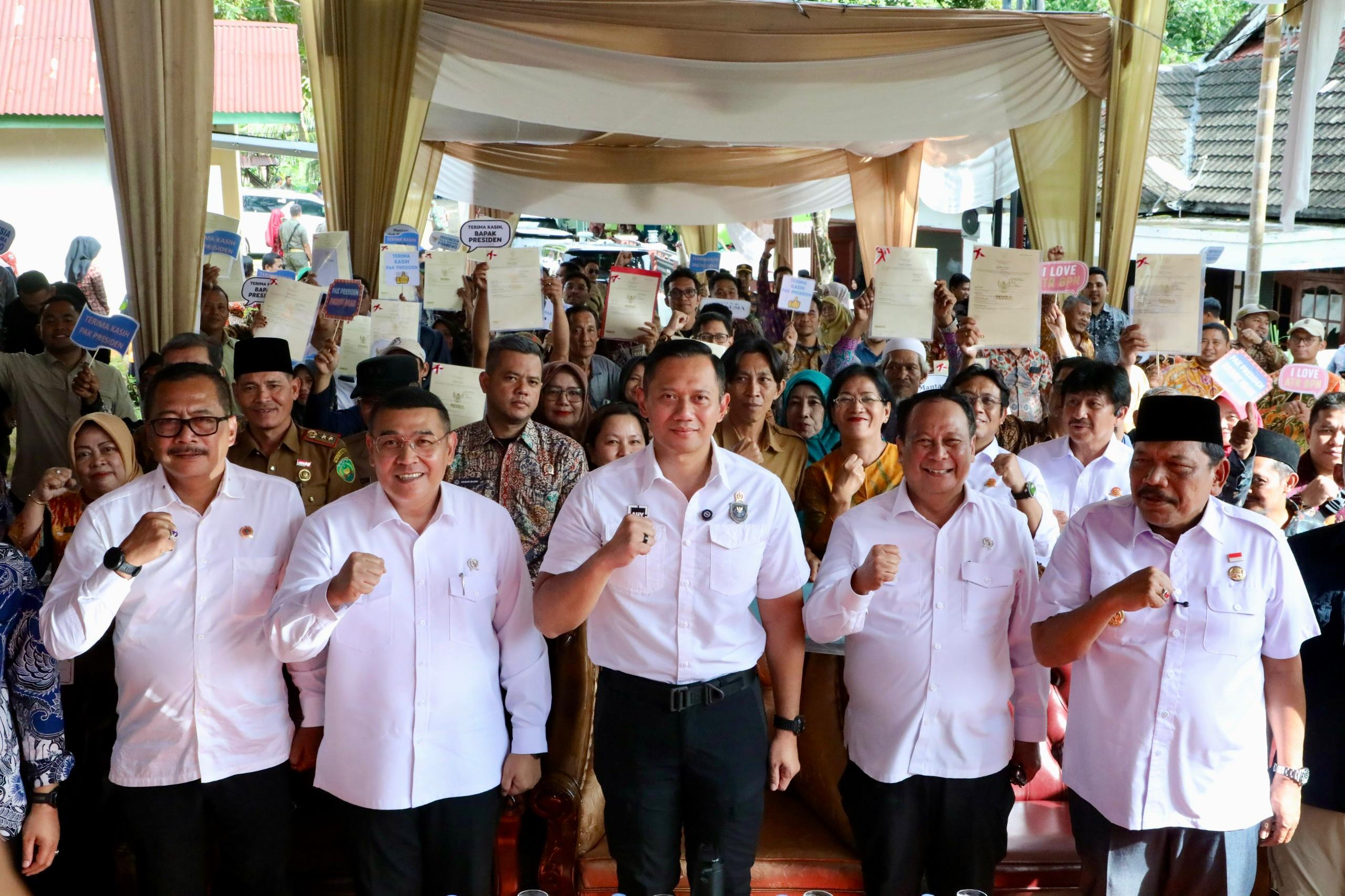 Serahkan Sertipikat Tanah di Bengkulu, Menko AHY Tegaskan Kepastian Hukum dan Dorong Pemanfaatan Aset Produktif