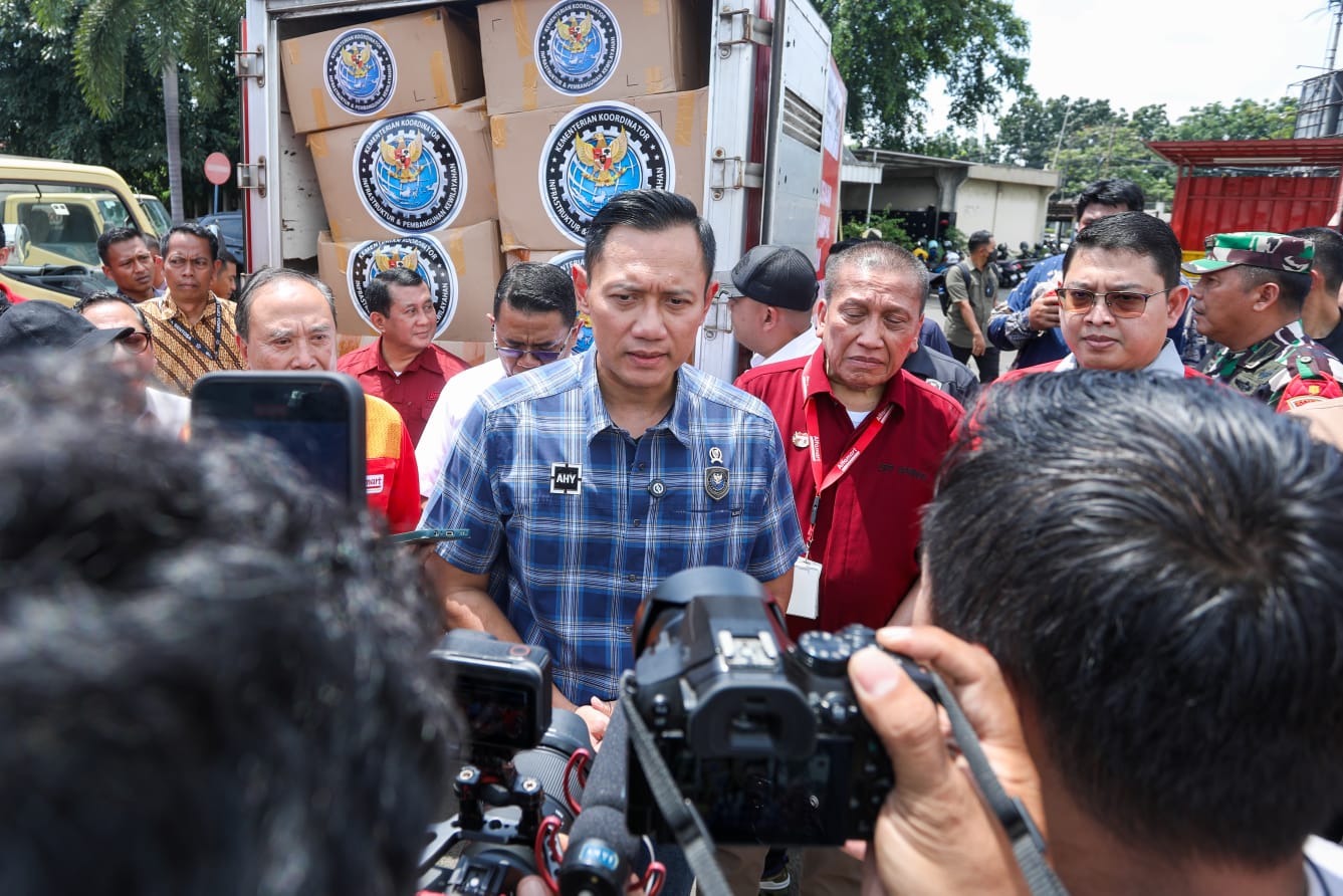 Kirim 19 Truk Bantuan Kemanusiaan untuk Sumatra, Menko Infra AHY: Kolaborasi Pemerintah dan Dunia Usaha