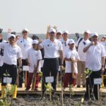 Tanam Mangrove di Demak, Menko AHY Dorong Solusi Berbasis Alam untuk Lindungi Pesisir Pantura Jawa